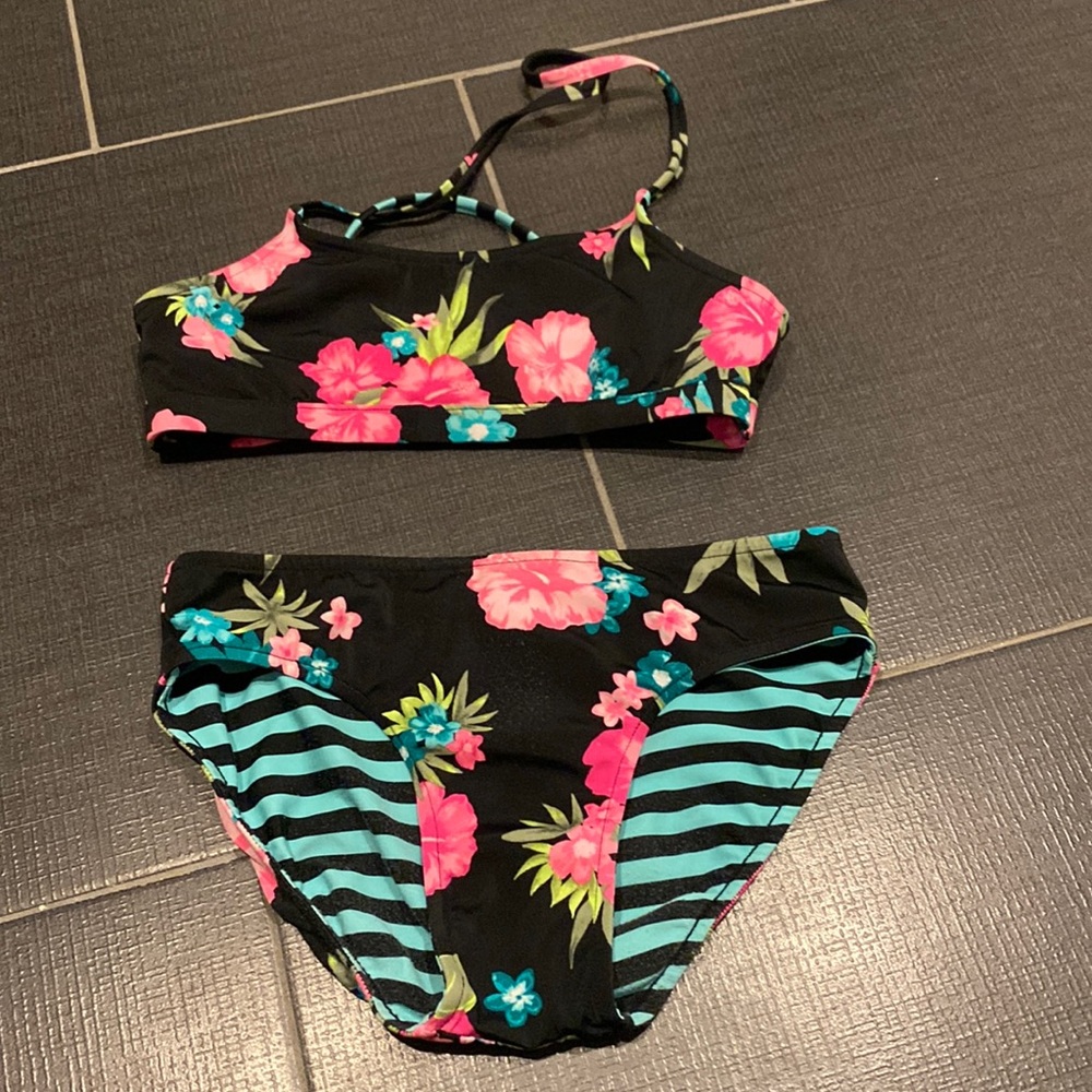 bikini!